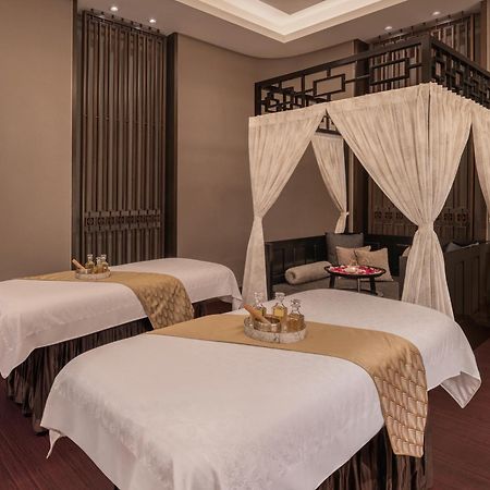 圣瑞吉孟买酒店 外观 照片 A spa treatment room at the Royal Spa