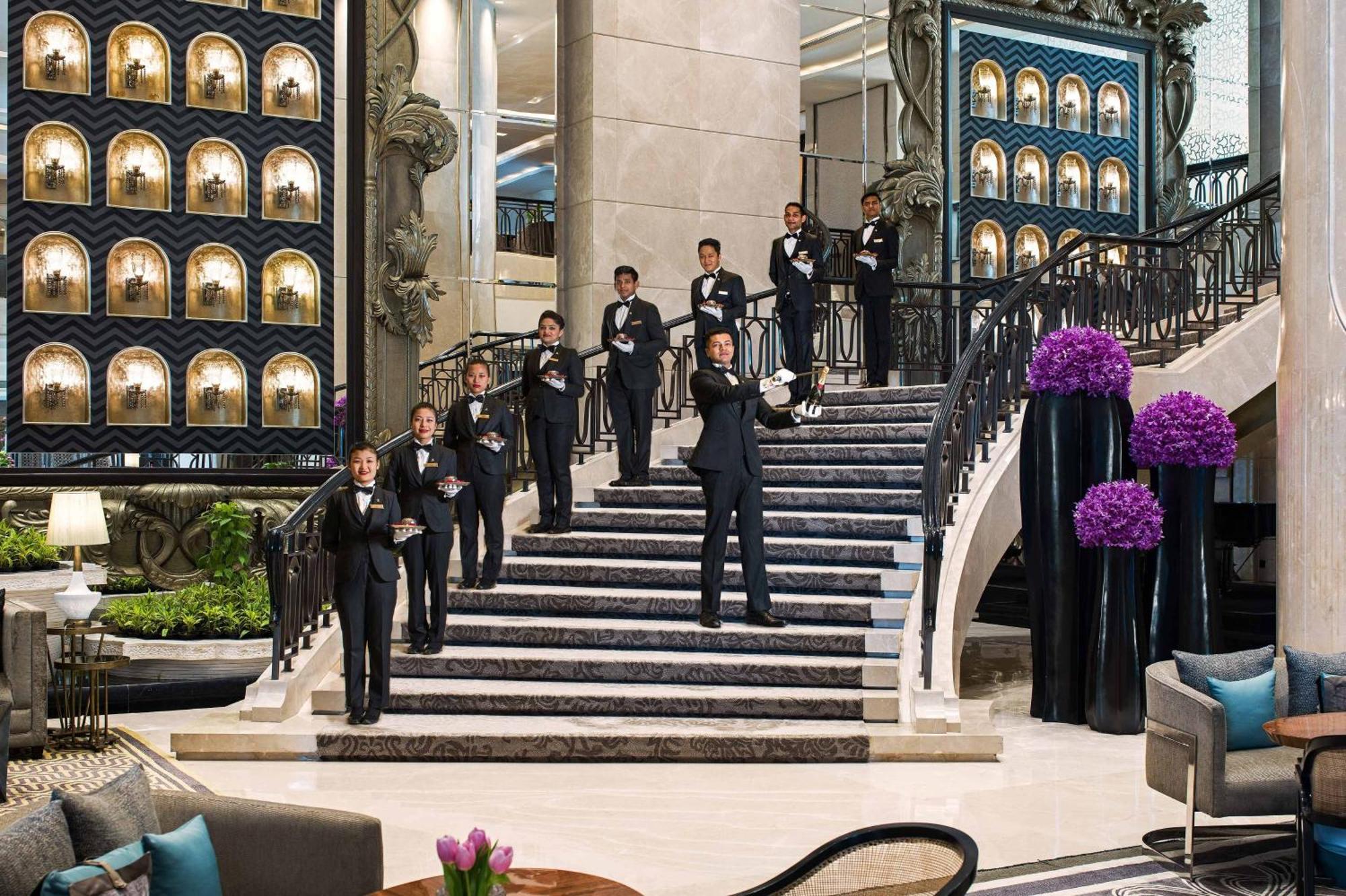 圣瑞吉孟买酒店 外观 照片 The lobby of the hotel
