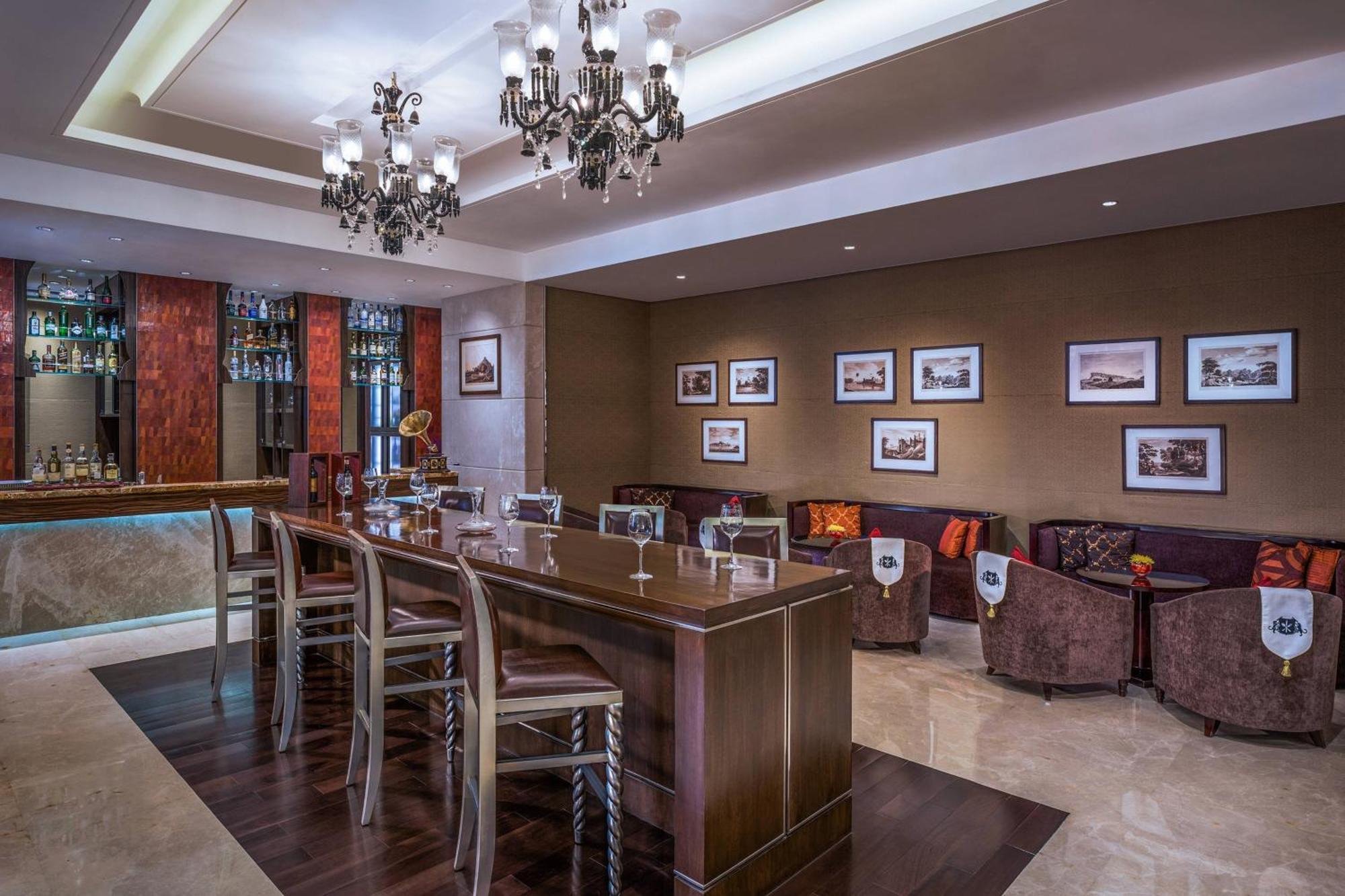 圣瑞吉孟买酒店 外观 照片 The lounge at the airport