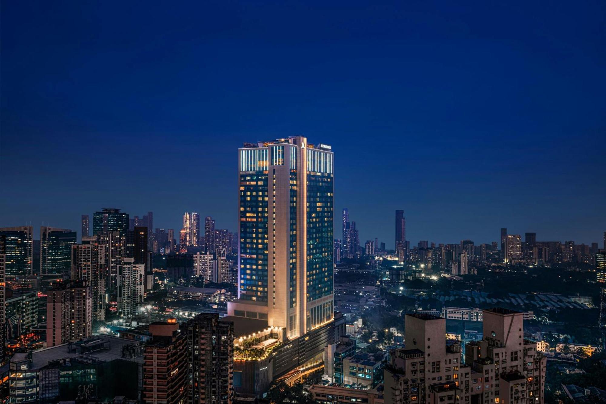 圣瑞吉孟买酒店 外观 照片 The hotel at night